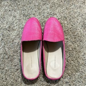 Stunning Hot Pink flats- Banana Republic. Size 9 NWOT